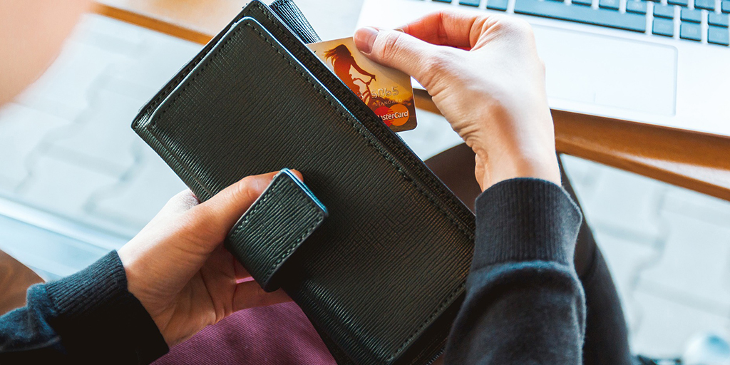 Wallet 2125548 1920V2 Thumbnail image for article: Direct debit to grow by 2026